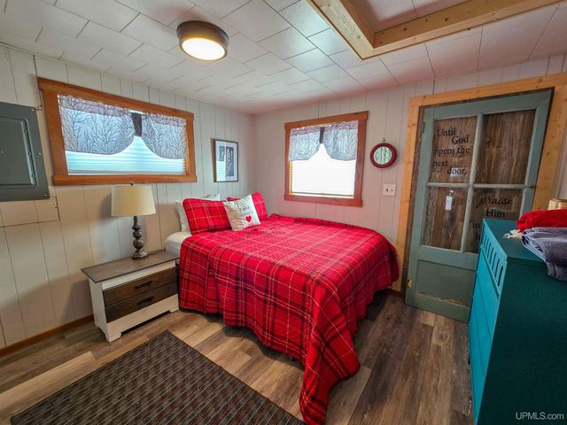 3865 Peninsula Point Road, Munising, MI 49862