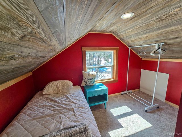 3865 Peninsula Point Road, Munising, MI 49862