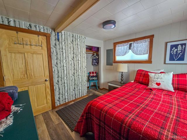 3865 Peninsula Point Road, Munising, MI 49862