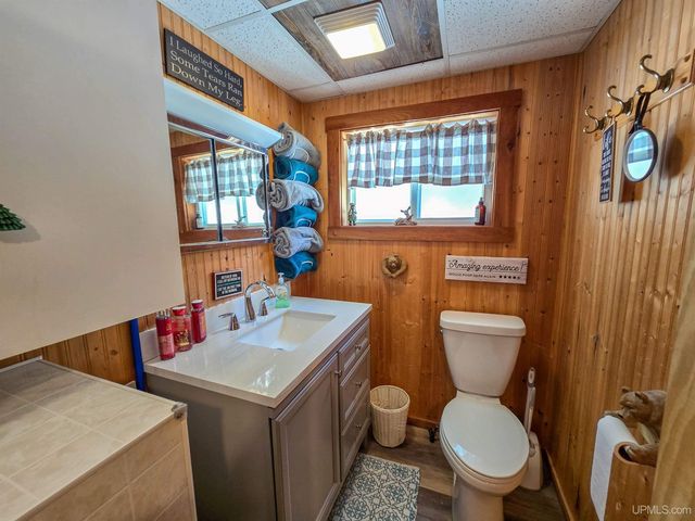 3865 Peninsula Point Road, Munising, MI 49862