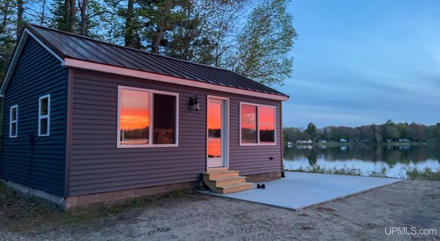 3865 Peninsula Point Road, Munising, MI 49862