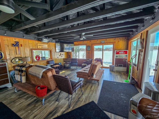 3865 Peninsula Point Road, Munising, MI 49862