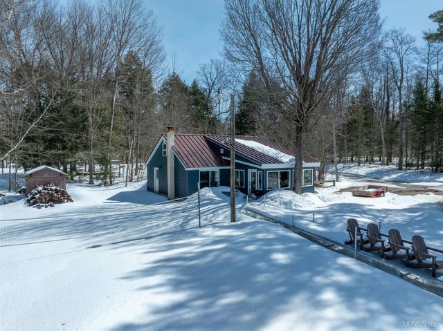 3865 Peninsula Point Road, Munising, MI 49862