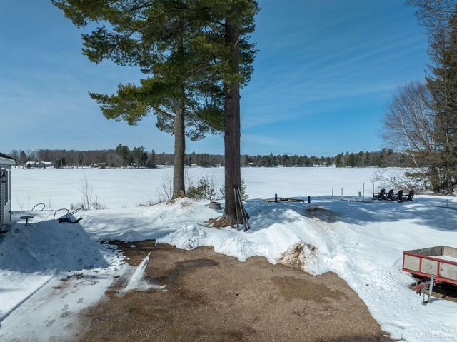 3865 Peninsula Point Road, Munising, MI 49862