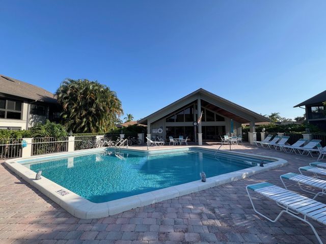 6275 SE Charleston Place 203, Hobe Sound, FL 33455