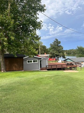 160 NE Bobwhite Dr, Medicine Lodge, KS 67104