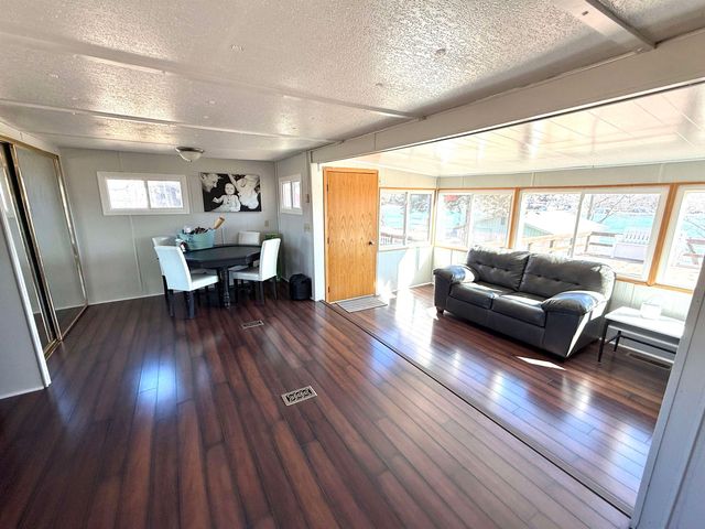 160 NE Bobwhite Dr, Medicine Lodge, KS 67104