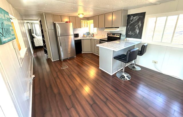 160 NE Bobwhite Dr, Medicine Lodge, KS 67104