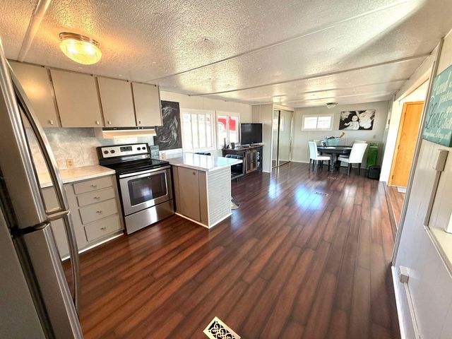 160 NE Bobwhite Dr, Medicine Lodge, KS 67104