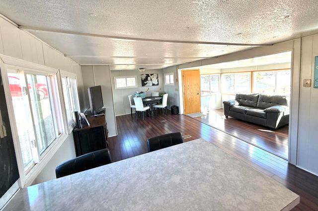 160 NE Bobwhite Dr, Medicine Lodge, KS 67104