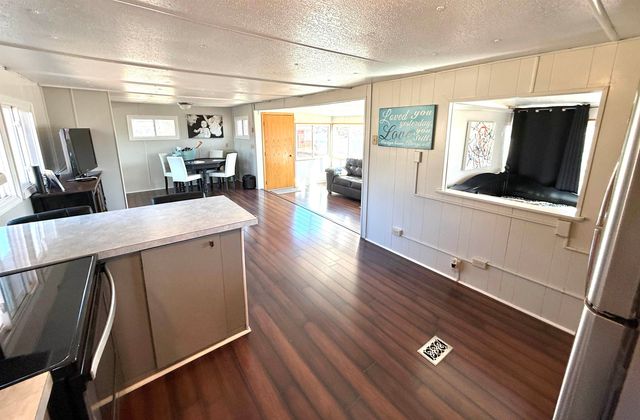 160 NE Bobwhite Dr, Medicine Lodge, KS 67104