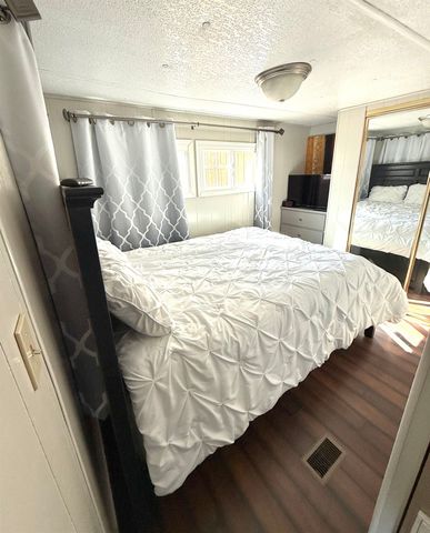 160 NE Bobwhite Dr, Medicine Lodge, KS 67104