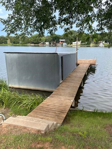 160 NE Bobwhite Dr, Medicine Lodge, KS 67104