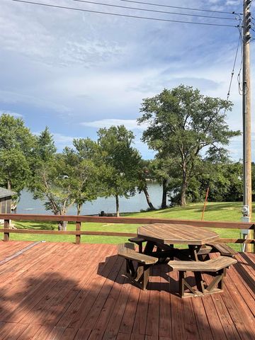 160 NE Bobwhite Dr, Medicine Lodge, KS 67104