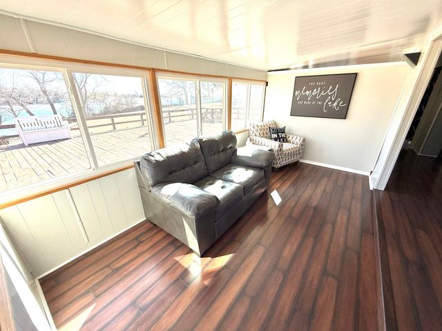 160 NE Bobwhite Dr, Medicine Lodge, KS 67104