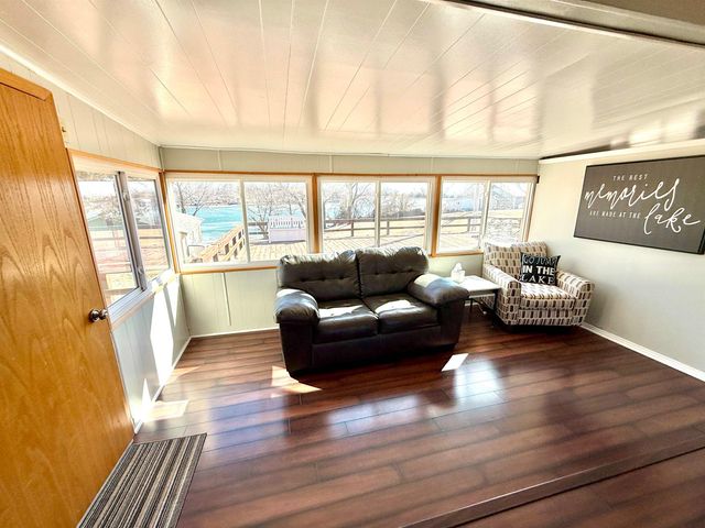 160 NE Bobwhite Dr, Medicine Lodge, KS 67104