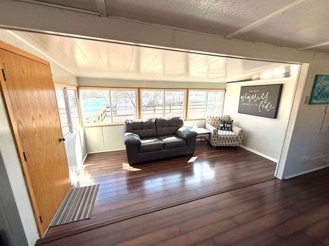 160 NE Bobwhite Dr, Medicine Lodge, KS 67104