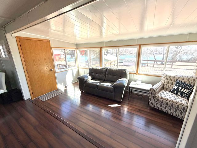 160 NE Bobwhite Dr, Medicine Lodge, KS 67104