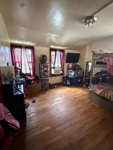 4166 N 17th STREET, Milwaukee, WI 53209