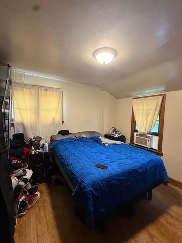 4166 N 17th STREET, Milwaukee, WI 53209