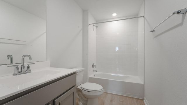 276 MUSTANG LAKE CIR, Buda, TX 78610