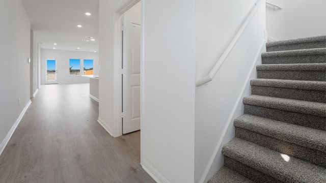 276 MUSTANG LAKE CIR, Buda, TX 78610