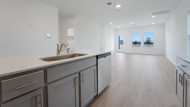 276 MUSTANG LAKE CIR, Buda, TX 78610