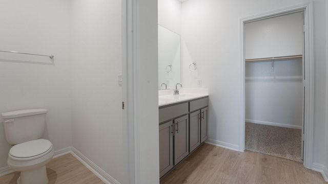 276 MUSTANG LAKE CIR, Buda, TX 78610