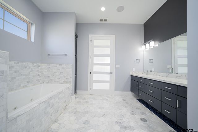 3410 Oak Hill Trl, Longview, TX 75605