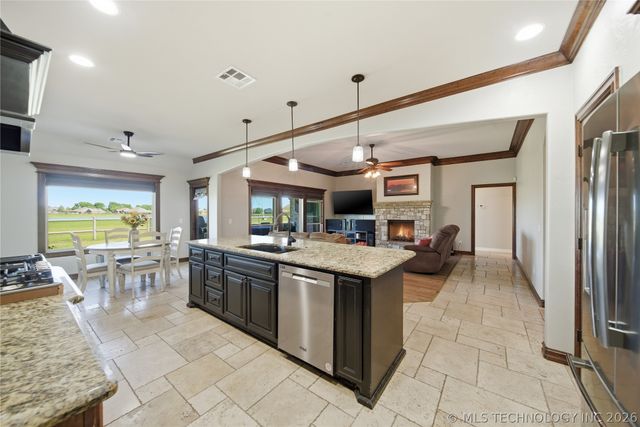 14246 N 61 Avenue, Collinsville, OK 74021