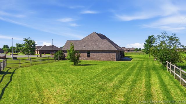 14246 N 61 Avenue, Collinsville, OK 74021
