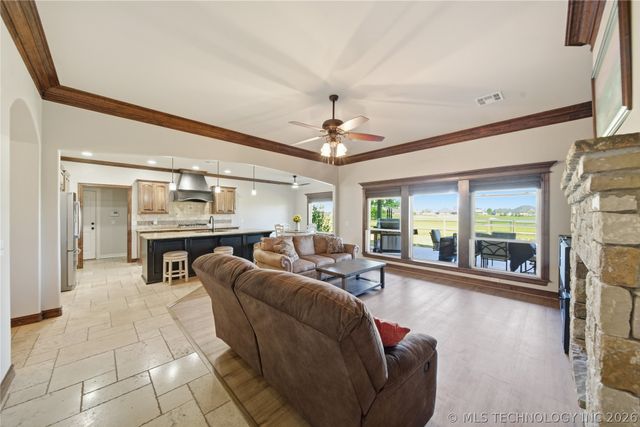 14246 N 61 Avenue, Collinsville, OK 74021