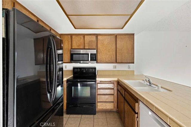 921 Creekside Dr, Fullerton, CA 92833