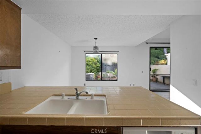 921 Creekside Dr, Fullerton, CA 92833