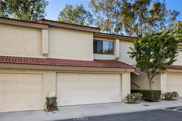 921 Creekside Dr, Fullerton, CA 92833