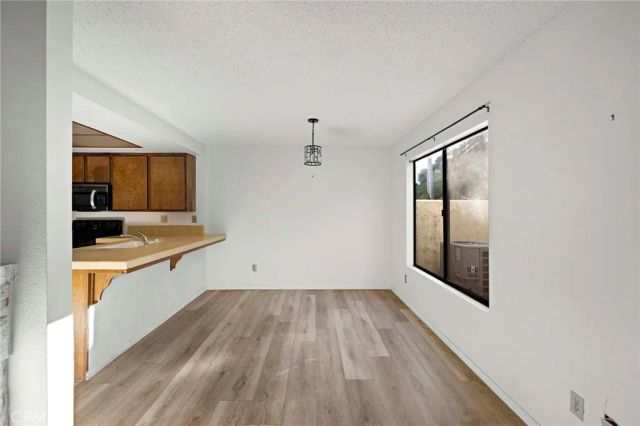 921 Creekside Dr, Fullerton, CA 92833