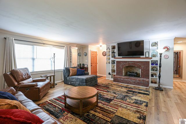 481 W Vaughn Rd, Mayfield, KY 42066