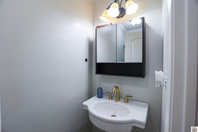 481 W Vaughn Rd, Mayfield, KY 42066