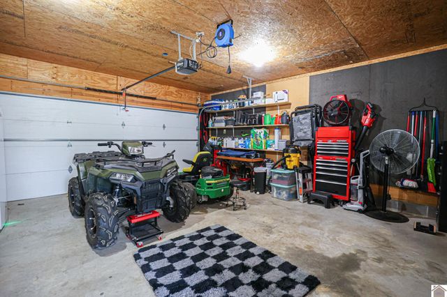 481 W Vaughn Rd, Mayfield, KY 42066