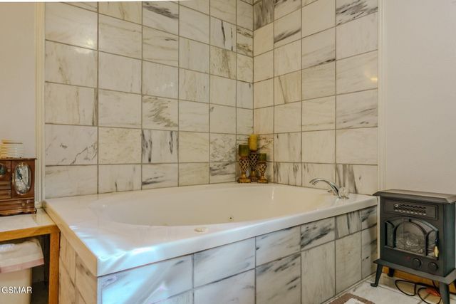 224 Lenz Drive, Kodak, TN 37764
