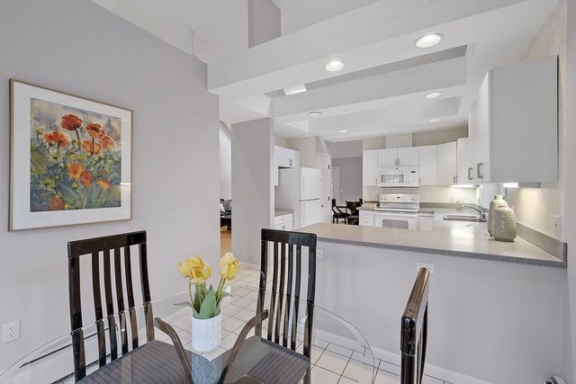 34 Pickman Dr, Bedford, MA 01730