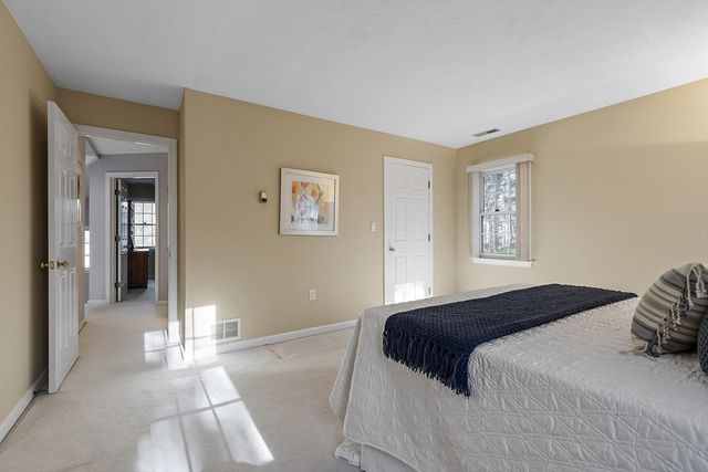 34 Pickman Dr, Bedford, MA 01730