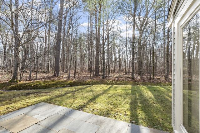 34 Pickman Dr, Bedford, MA 01730
