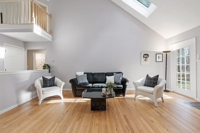 34 Pickman Dr, Bedford, MA 01730