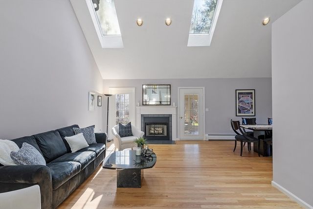 34 Pickman Dr, Bedford, MA 01730