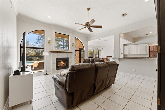 1019 Towering Oaks Street, Magnolia, TX 77355