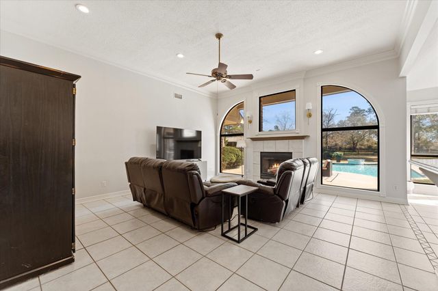 1019 Towering Oaks Street, Magnolia, TX 77355