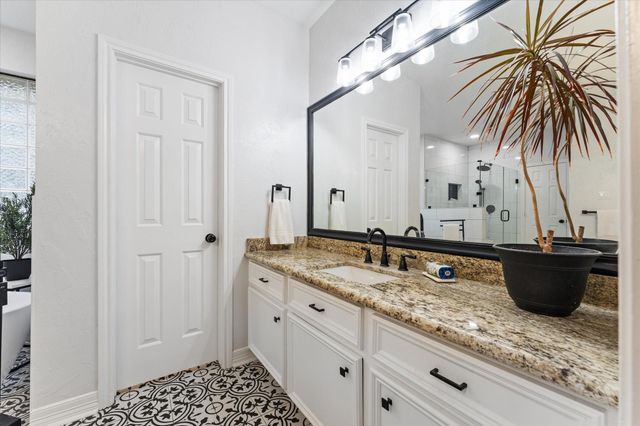 1019 Towering Oaks Street, Magnolia, TX 77355