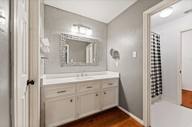 1019 Towering Oaks Street, Magnolia, TX 77355