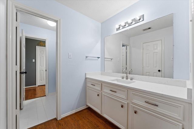 1019 Towering Oaks Street, Magnolia, TX 77355